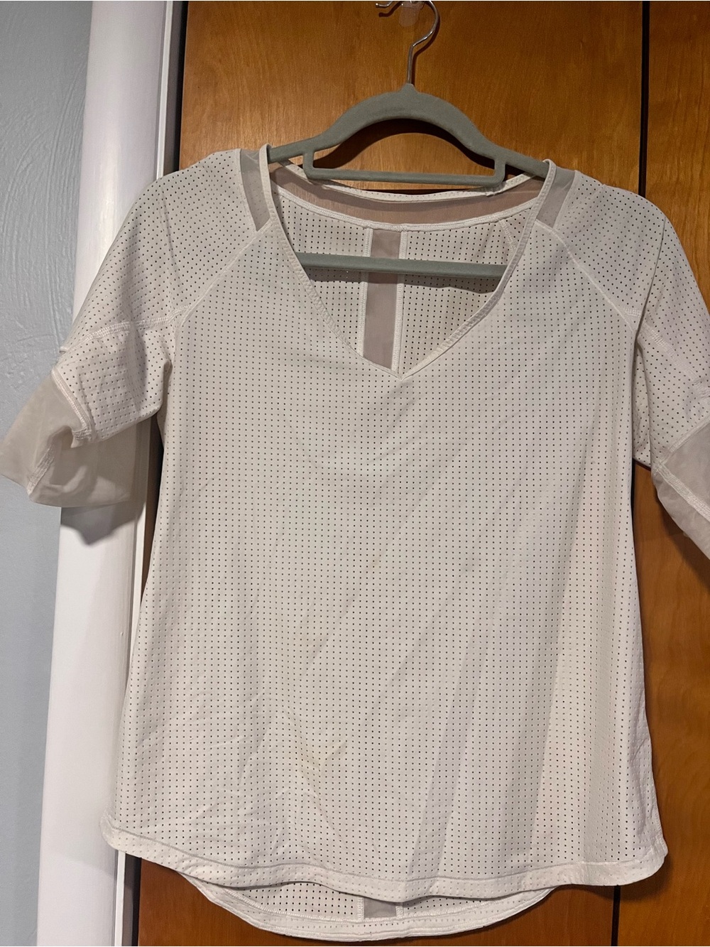 Women’s lululemon workout top with mesh